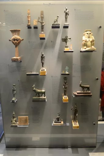 Louvre múzeum, egyiptomi kiállítás
